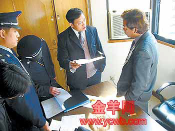 市劳动保障监察支队兵分五路突袭&ldquo;黑中介&rdquo;(图)