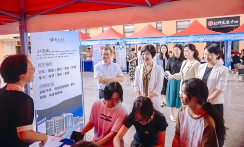 企业家进校园 引领成长,点亮青春 河源市举办 金凤展翅 女大学生创业就业服务活动