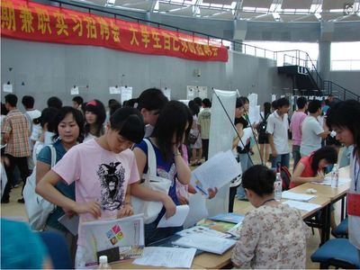 那年轻人不愿意去工厂,最后去了哪里,你赞同吗?